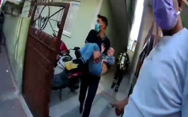 Mersin'de apartman dairesinde yangın 5'i çocuk 9 kişi tahliye edildi 2