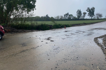 Osmaniye Düziçi'nde sağanak yağış tarım arazilerini ve yolları sular altında bıraktı