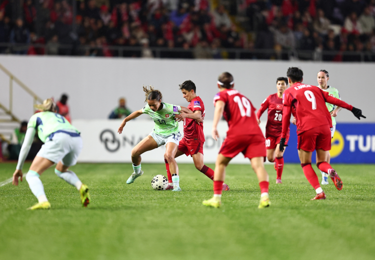 SELEN ALTUNKULAK SAHNEYE ÇIKTI SKORU TAYİN ETTİ