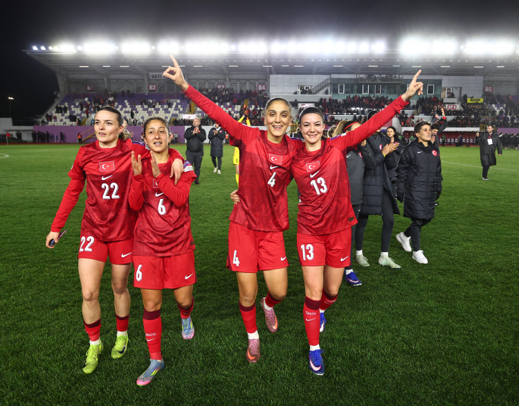 AY-YILDIZLILARIN DÜNYA KUPASI YOLCULUĞU DEVAM EDİYOR