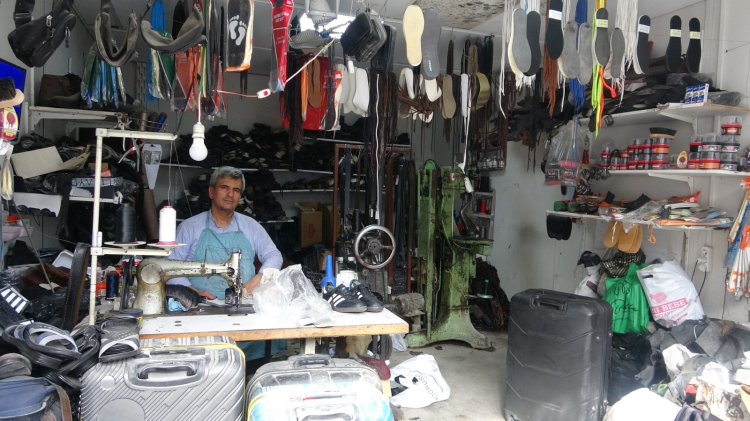 Yarım asırlık zanaat prefabrik dükkanda can buluyor 2