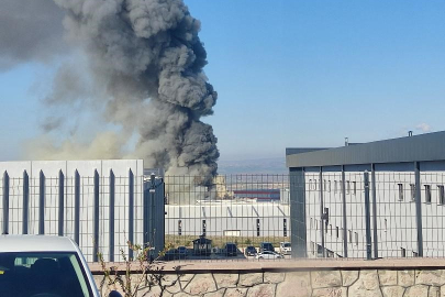 Ankara Sincan'da boya fabrikasında yangın