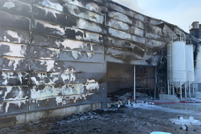 Ankara Sincan’da boya fabrikasında yangın kontrol altına alındı | 2 işçi yaralandı