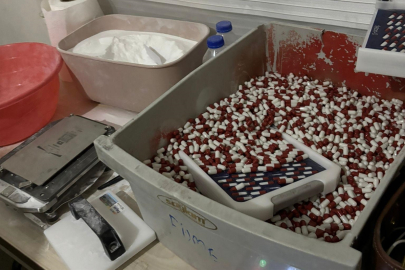 Mersin'de ev görünümlü zehir imalathanesine operasyon: 2 tutuklama