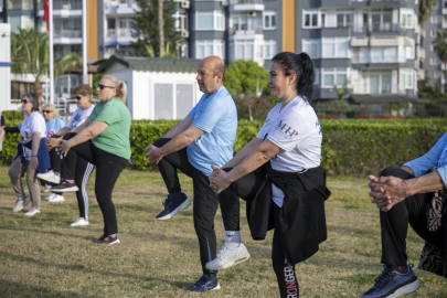 Mersinliler güne zinde başlıyor: Sahil bandında sağlıklı yaşam ve sosyalleşme