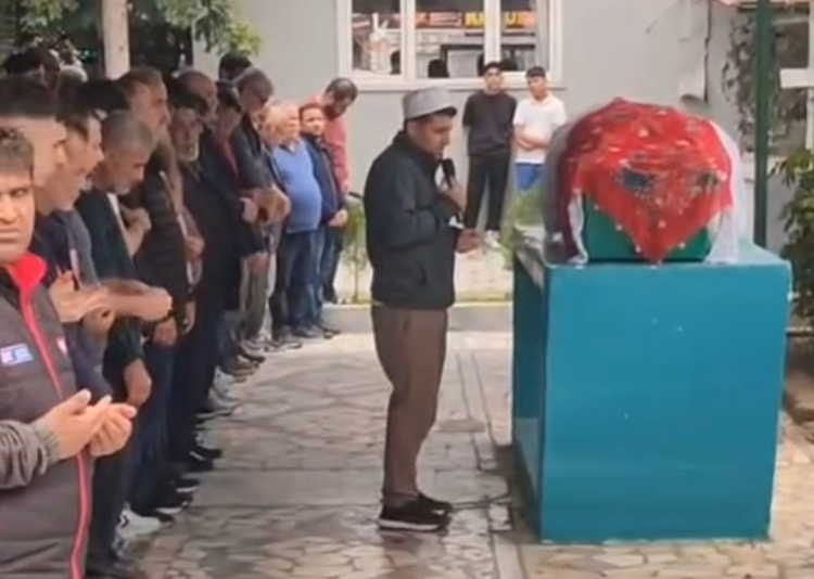 Adana'da feci kazada hayatını kaybeden kız, gelinlik ve duvakla uğurlandı 2