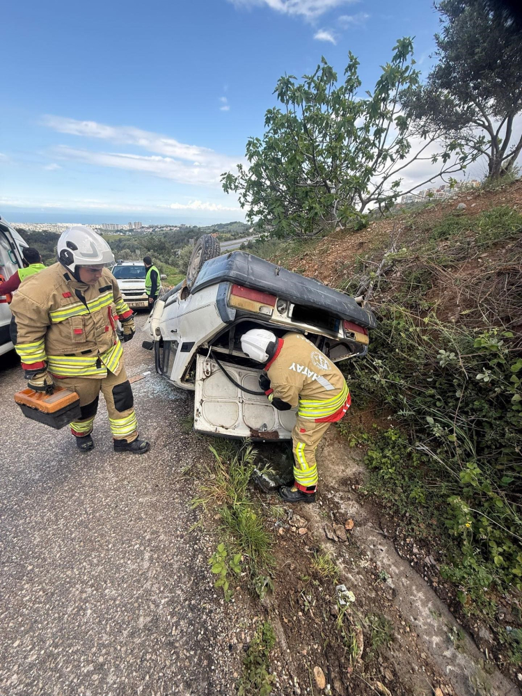 Hatay Belen'de kontrolden çıkan otomobil takla attı 2 yaralı 2