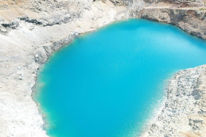 Kayseri Tomarza'daki Mavi Göl doğaseverleri büyülüyor: Eski maden ocağı turkuaz bir cennete dönüştü