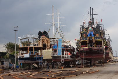 Mersin kıyılarında yeni sezon hazırlığı: Mavi suların devleri karaya çekildi