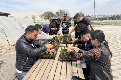 Kayseri'de geleceğin tarımcıları toprakla buluştu: Üniversiteli gençlere sahada eğitim