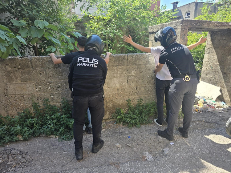 Adana'da narkotik polisinden metruk binalara kapsamlı denetim 2