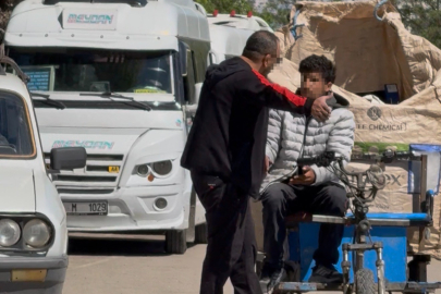 Adana'da trafik magandası dehşeti: Motosikletlinin önünü kesip tehditler savurdu