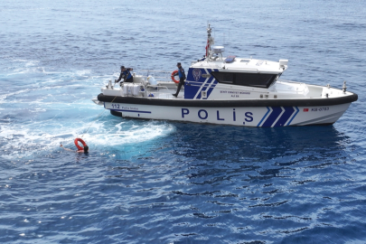 Antalya'da deniz polisleri karakol botlarıyla mavi sularda her daim teyakkuzda