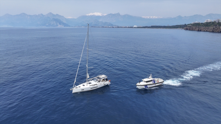 - Dil bilen personelle yabancı turistlerle iletişim kuruluyor