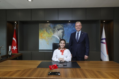 Başkan Seçer makamında minikleri ağırladı: Temsili Başkan Berrak Eşme'den çocuklara özel mesajlar