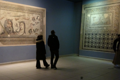 Zeugma Mozaik Müzesi’ne ziyaretçi akını: “Çingene Kızı” yine ilgi odağı