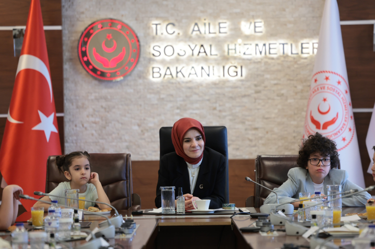 Bakan Göktaş 23 Nisan’da şehit ve gazi çocuklarını ağırladı 