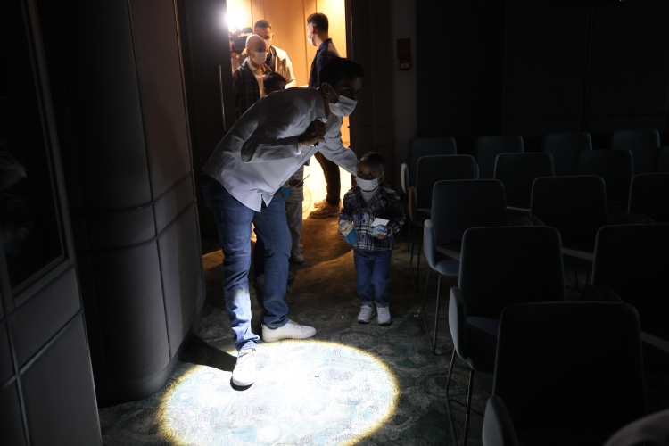 Adana'da lösemi tedavisi gören çocuklar için hastanede özel sinema etkinliği 2