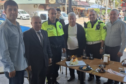 Anamur'da duygusal veda: 30 yıllık polis memuru Metin Doğan telsiz anonsuyla emekli oldu