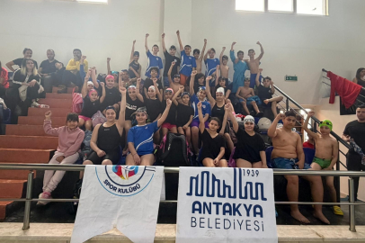 Antakya Belediyesi yüzme sporcularından İskenderun'da madalya yağmuru
