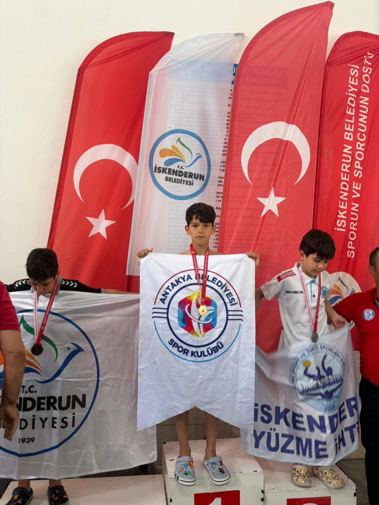 Antakya Belediyesi yüzme sporcularından İskenderun'da madalya yağmuru 3