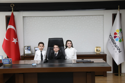 Başkan Çolakbayrakdar makamını miniklere emanet etti: "Her evladımızın mutlu olduğu bir şehir için çalışıyoruz"