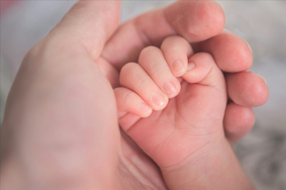 Doğum izni düzenlemesi yasalaştı: İşte annelerin ve babaların yeni haklarına dair 5 kritik madde