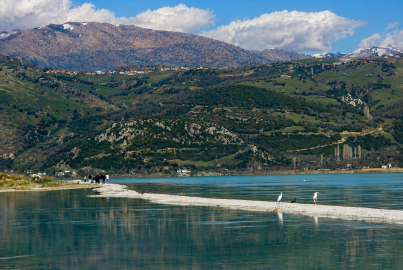 Eğirdir Gölü'nde doğa mucizesi! Görenler gözlerine inanamıyor: İşte suların ortasındaki o gizemli yol