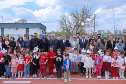 Kayseri’de 23 Nisan neşesi Fuat Attaroğlu Çocuk Kütüphanesi ve Müzik Okulu’nda yaşandı