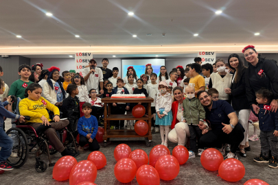 LÖSEV’li minikler 23 Nisan’ı coşkuyla kutladı