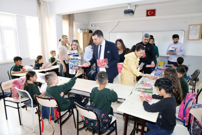 Adana Genç ve Kadın Girişimcilerinden 23 Nisan sürprizi: Miniklerin bayram sevincine ortak oldular