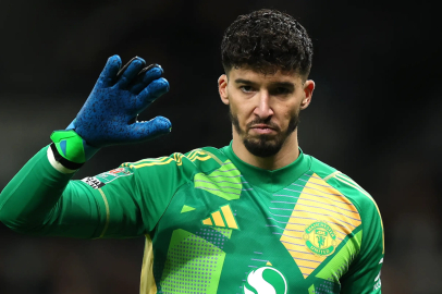 Altay Bayındır için dev transfer yarışı: Süper Lig'in iki devi milli eldiven için karşı karşıya