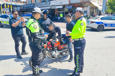 Bakımyurdu Caddesi’nde sıkı denetim: 19 motosiklet trafikten men edildi, polisin çocukla imtihanı alkış topladı