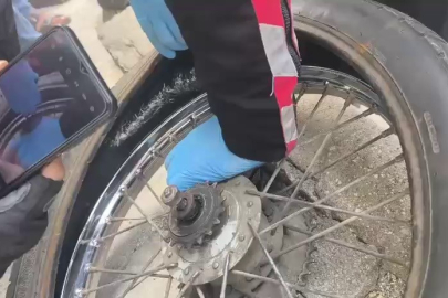 Hatay'da motosiklet lastiğinden uyuşturucu çıktı: Şüpheli kendi rızasıyla teslim etti