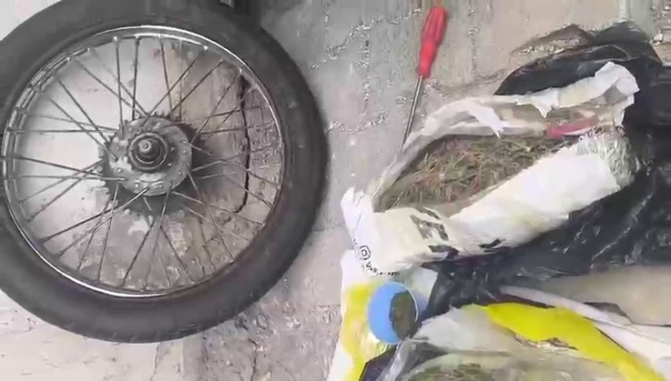 Hatay'da motosiklet lastiğinden uyuşturucu çıktı Şüpheli kendi rızasıyla teslim etti 2