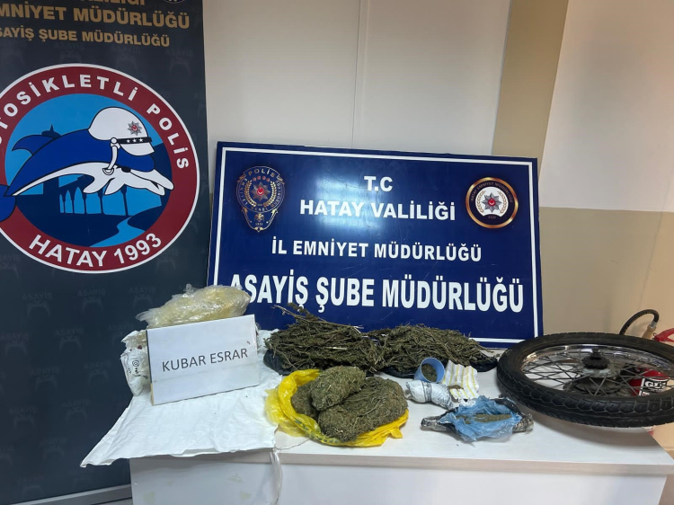 Hatay'da motosiklet lastiğinden uyuşturucu çıktı Şüpheli kendi rızasıyla teslim etti 3