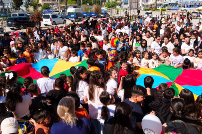 Karataş’ta 23 Nisan coşkusu: Çocuk Şenliği yoğun ilgi gördü