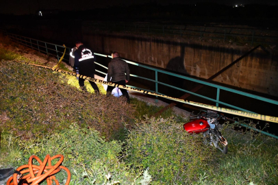 Payas’ta gece yarısı dehşeti: Su kanalı korkuluklarına çarpan motosiklet sürücüsü öldü