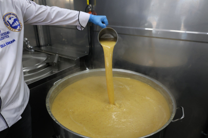 Hastane önlerinde içleri ısıtan hizmet! HBB ekipleri sabahın ilk ışıklarıyla sahada