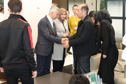 Kahramanmaraş'taki okul saldırısında yaralanan öğrenciler ziyaret edildi