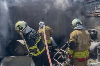 Antakya’da bir iş yeri küle döndü! Sanayi bölgesinden yükselen dumanlar ekipleri alarma geçirdi