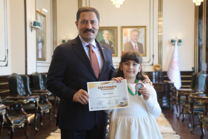 Babasının izinde bayrak dalgalandırdı! 9 yaşındaki Ömür, Sidney'de dünya 3'üncüsü oldu