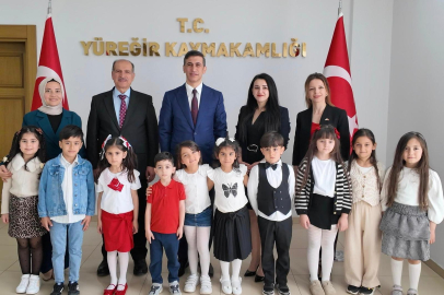 Yüreğir Kaymakamı Mehmet Aksu minik öğrencileri makamında ağırladı