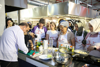Adana’da depremzede kadınlara aşçılık eğitimi: “İyilikle Pişen Hayatlar” projesi umut oldu