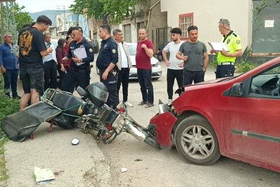 Kozan'da  otomobil ile çarpışan motosikletin sürücüsü ağır yaralandı