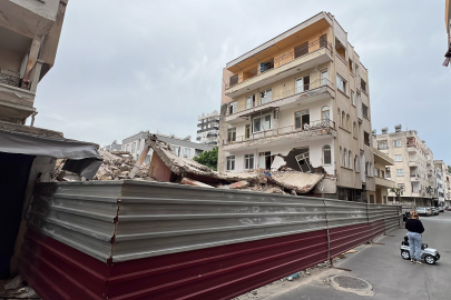 Yıkımda zarar gören binanın sakinleri: Müteahhide ulaşamıyoruz