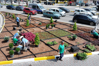 Adana’da bulvarlar yenileniyor: Peyzaj çalışmaları hız kazandı