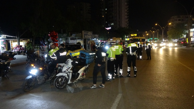 Adana'da kural tanımayan 35 motosiklet sürücüsüne 498 bin TL ceza 2