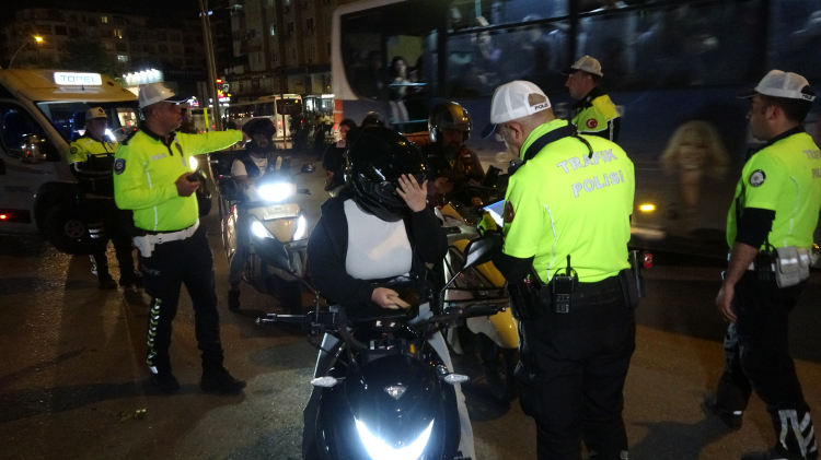 Adana'da kural tanımayan 35 motosiklet sürücüsüne 498 bin TL ceza 3