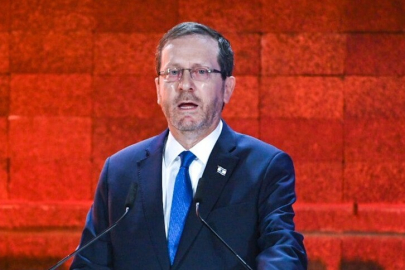 İsrail Cumhurbaşkanı Türk hava sahasını kullanamadığı için 8 saatlik bir rota çizdi